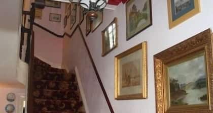 Esklet Guest House
