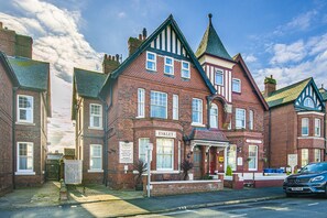 Exterior - Esklet Guest House (Whitby)