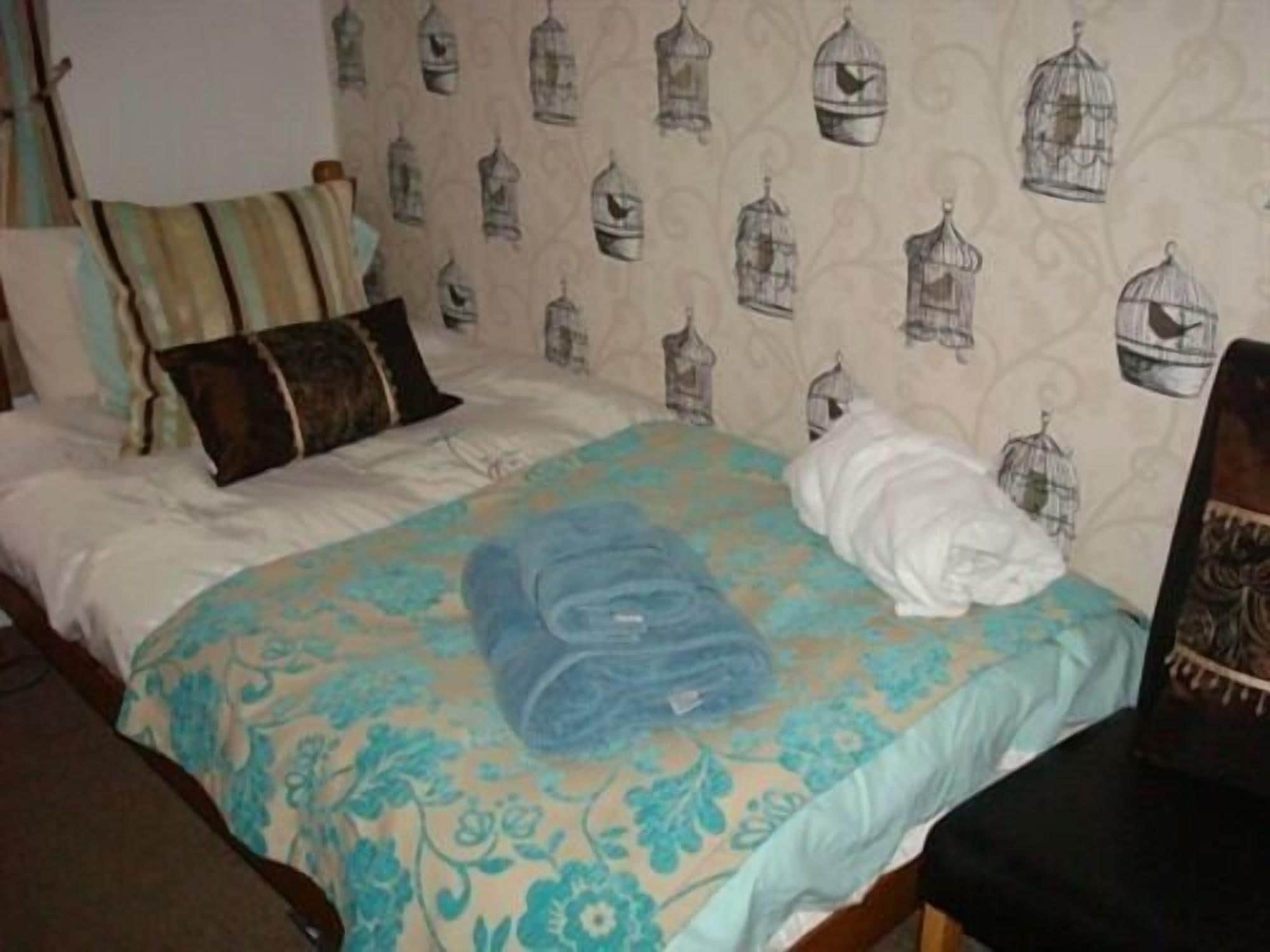 Single Room, Private Bathroom