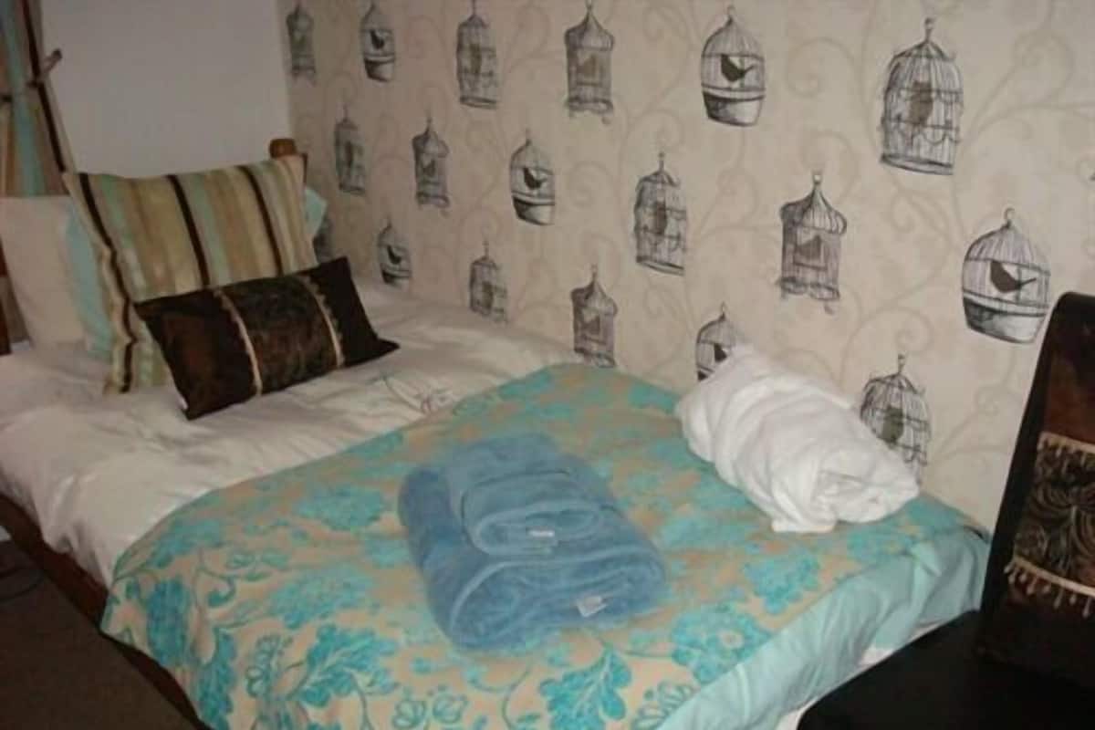 Single Room, Private Bathroom