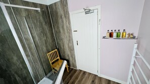 Minibar, cortinas blackout y wifi gratis