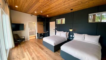 Premium Studio, 2 Double Beds, Ocean View