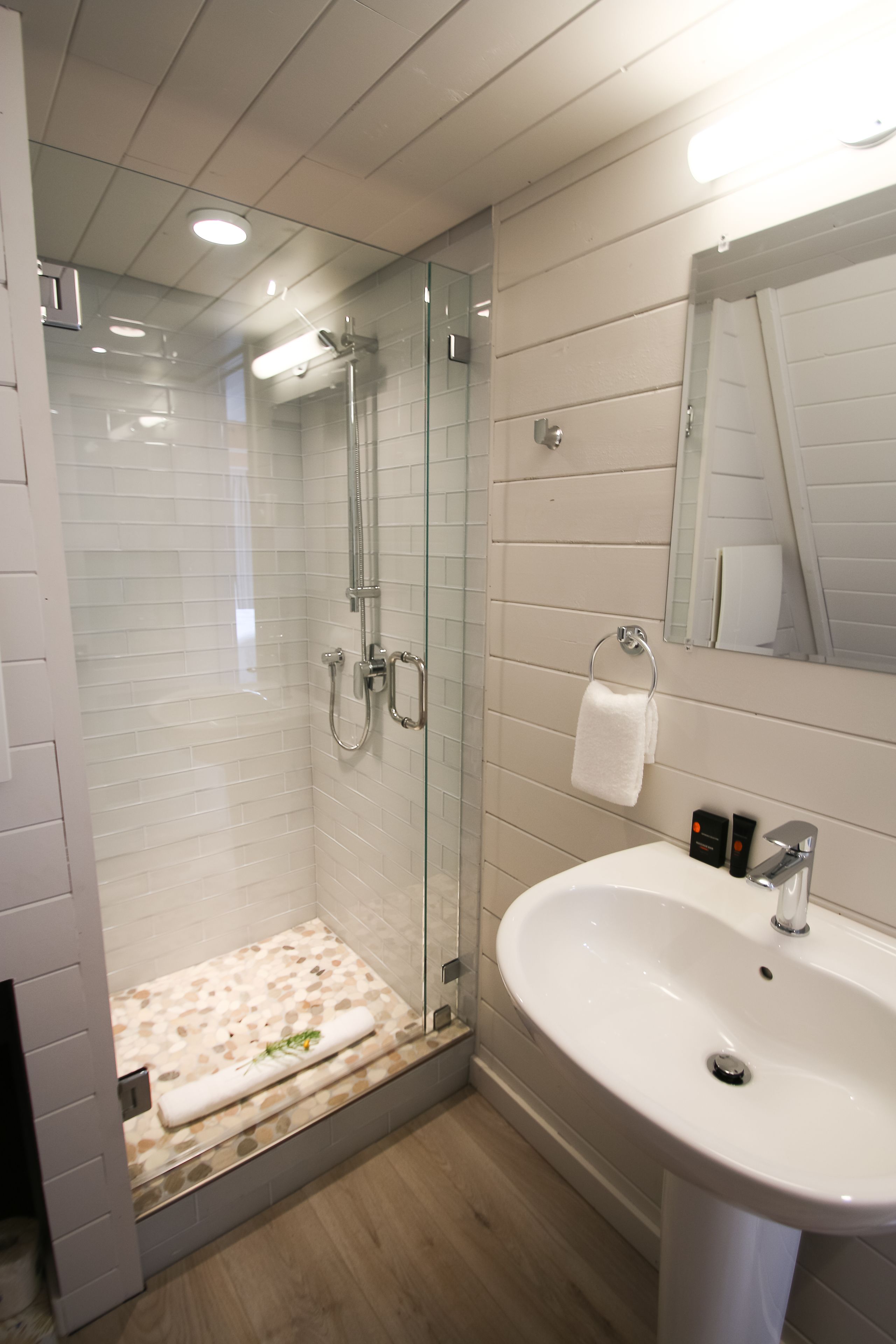 premier cabin, multiple beds, oceanfront | bathroom | shower, free toiletries, hair dryer, towels