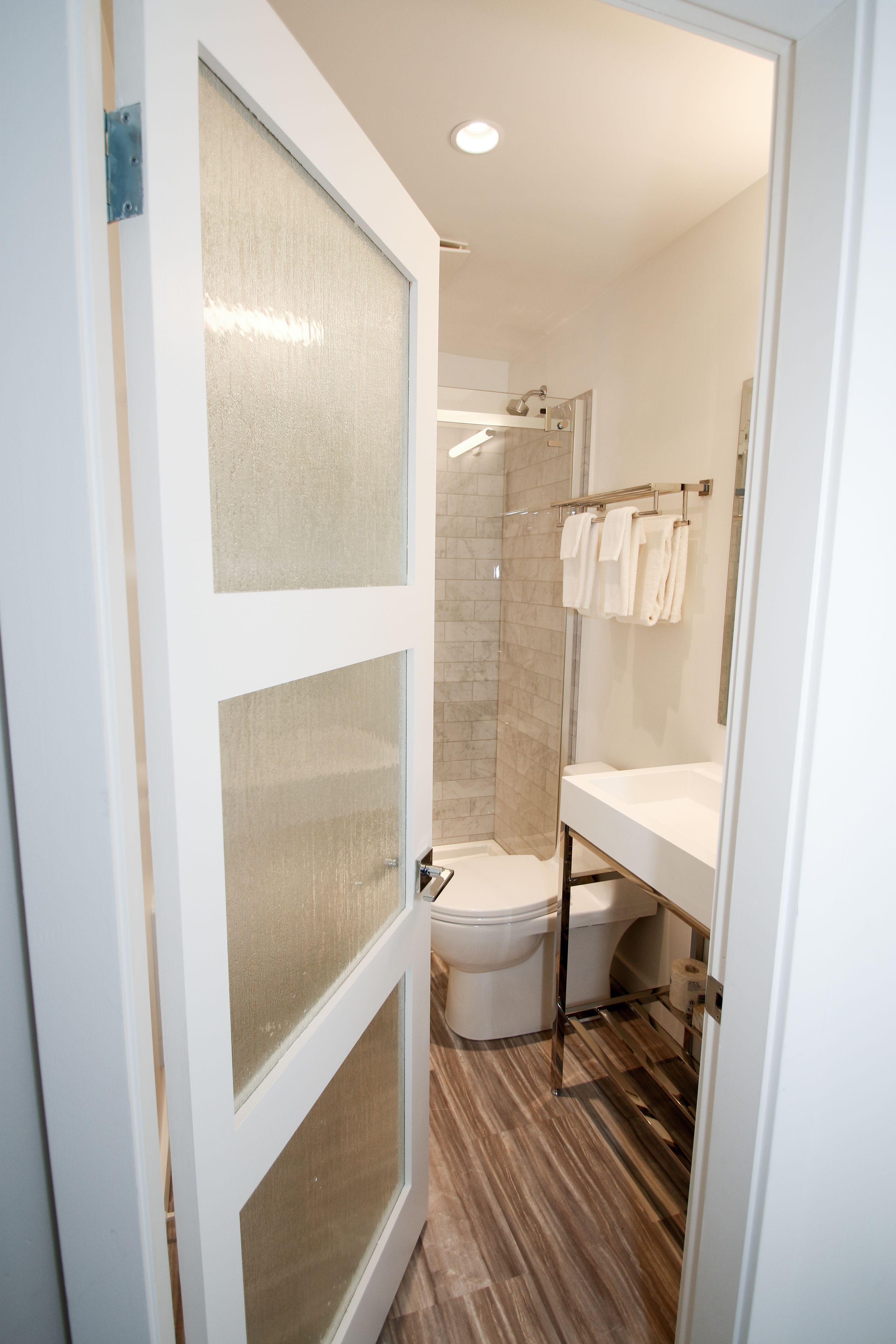 deluxe studio, 1 king bed, ocean view | bathroom | shower, free toiletries, hair dryer, towels