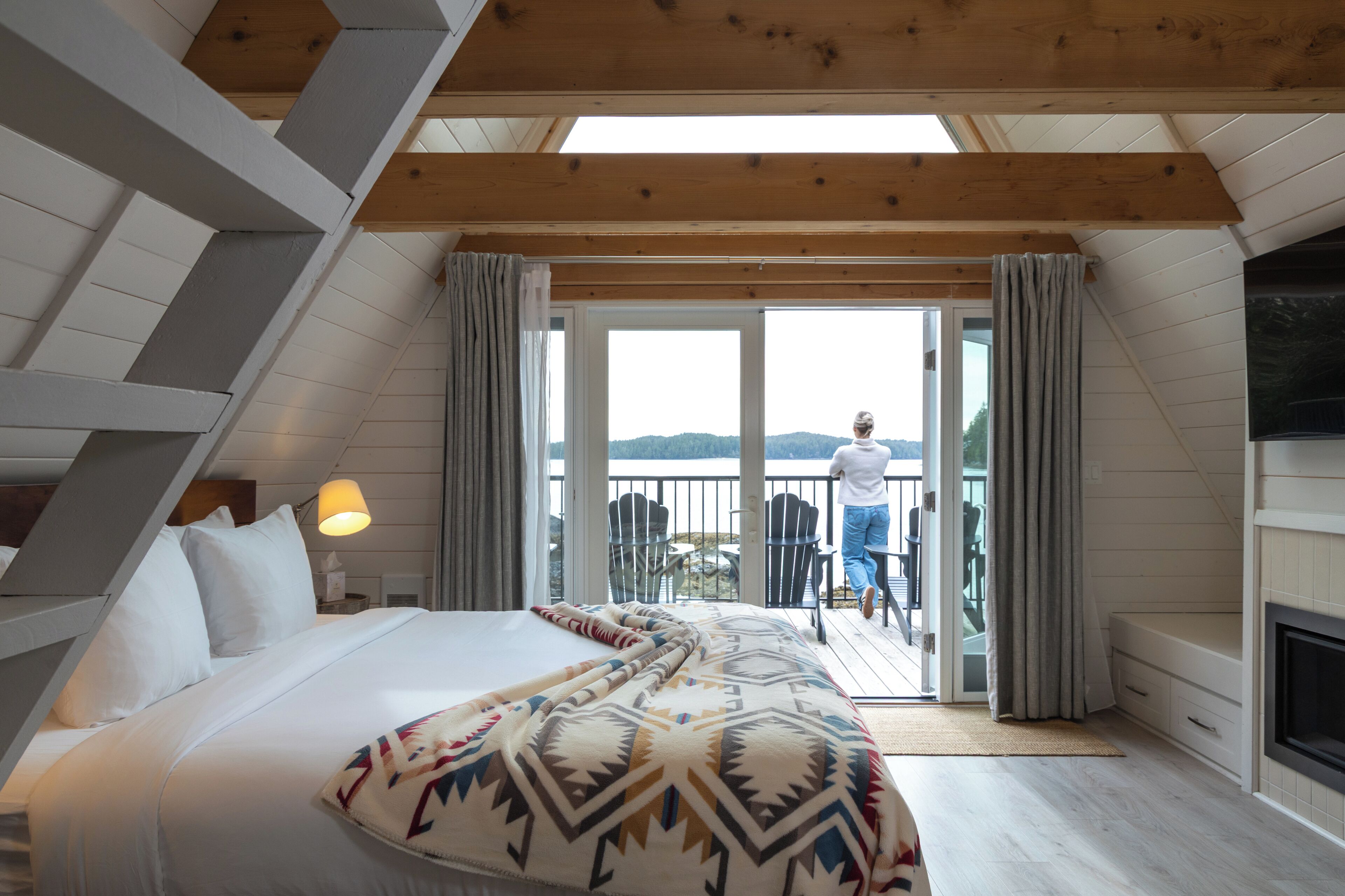 Premier Cabin, Multiple Beds, Oceanfront | Egyptian cotton sheets, premium bedding, pillow-top beds, minibar
