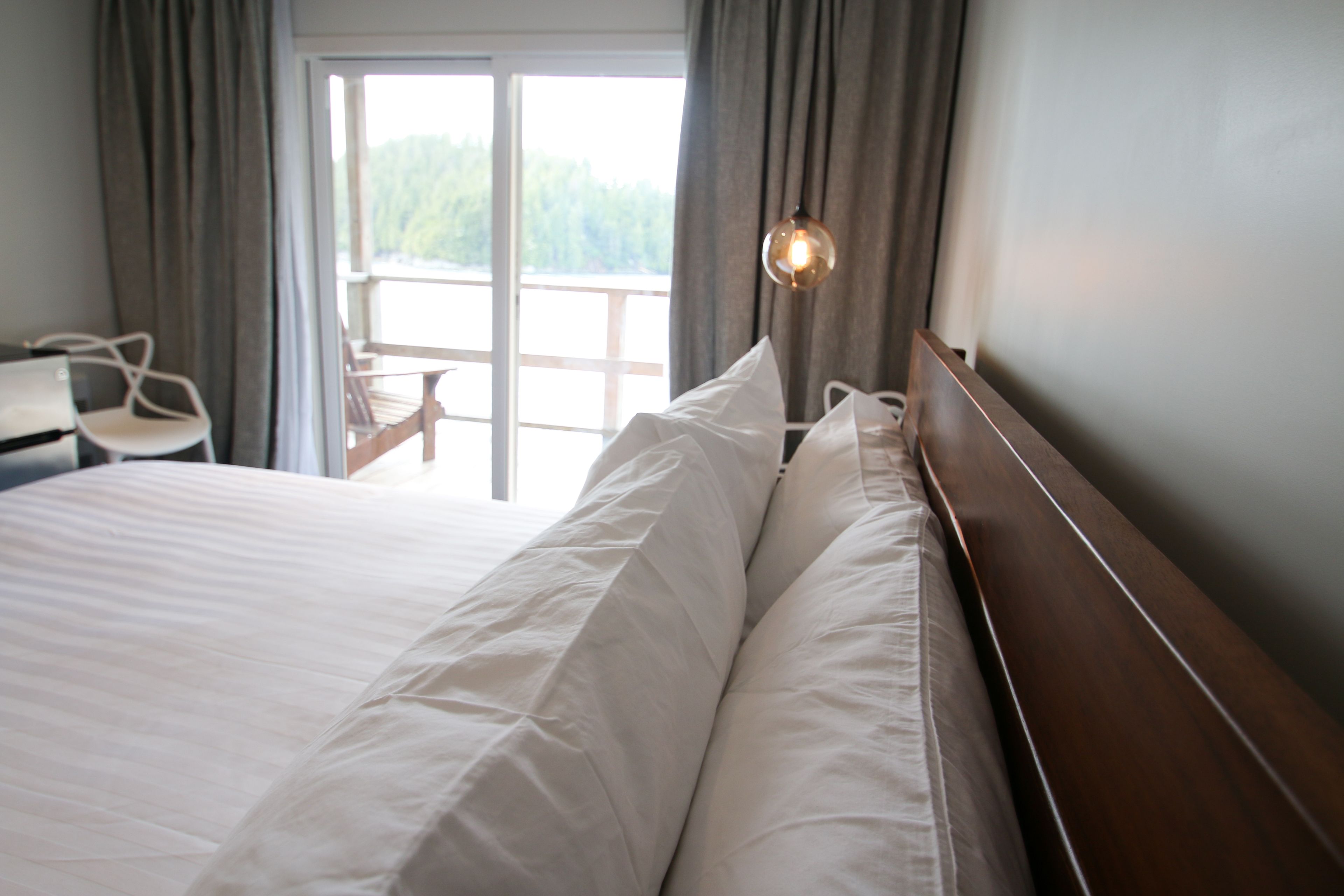 deluxe studio, 1 king bed, ocean view | egyptian cotton sheets, premium bedding, pillow-top beds, minibar