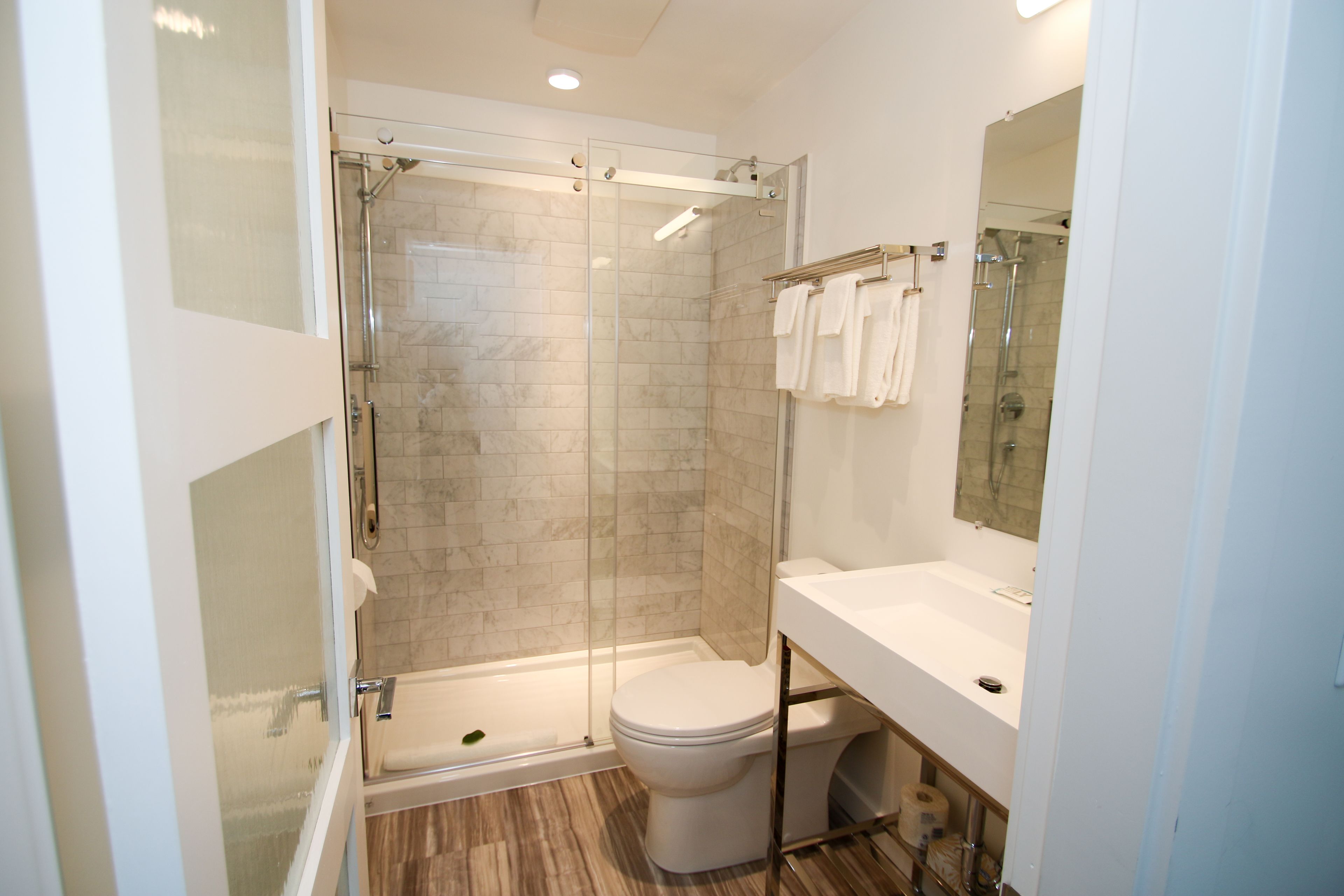 deluxe studio, 1 king bed, ocean view | bathroom | shower, free toiletries, hair dryer, towels