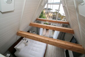 Premier Cabin, Multiple Beds, Oceanfront | Egyptian cotton sheets, premium bedding, pillowtop beds, minibar - Duffin Cove Oceanfront Lodging (Tofino)