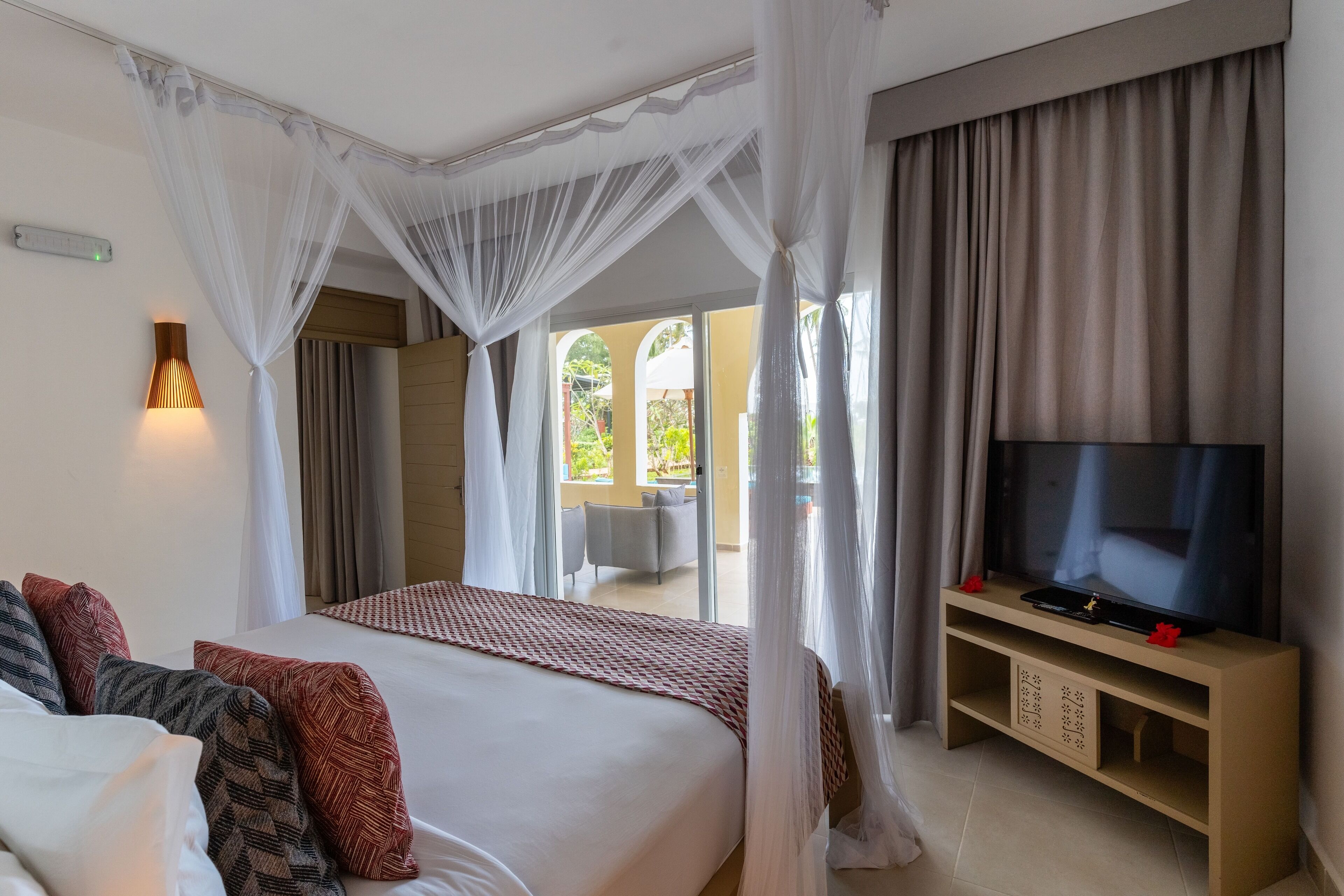Villa with private pool | Egyptian cotton sheets, premium bedding, down comforters, minibar