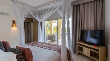 Villa with private pool | Egyptian cotton sheets, premium bedding, down comforters, minibar