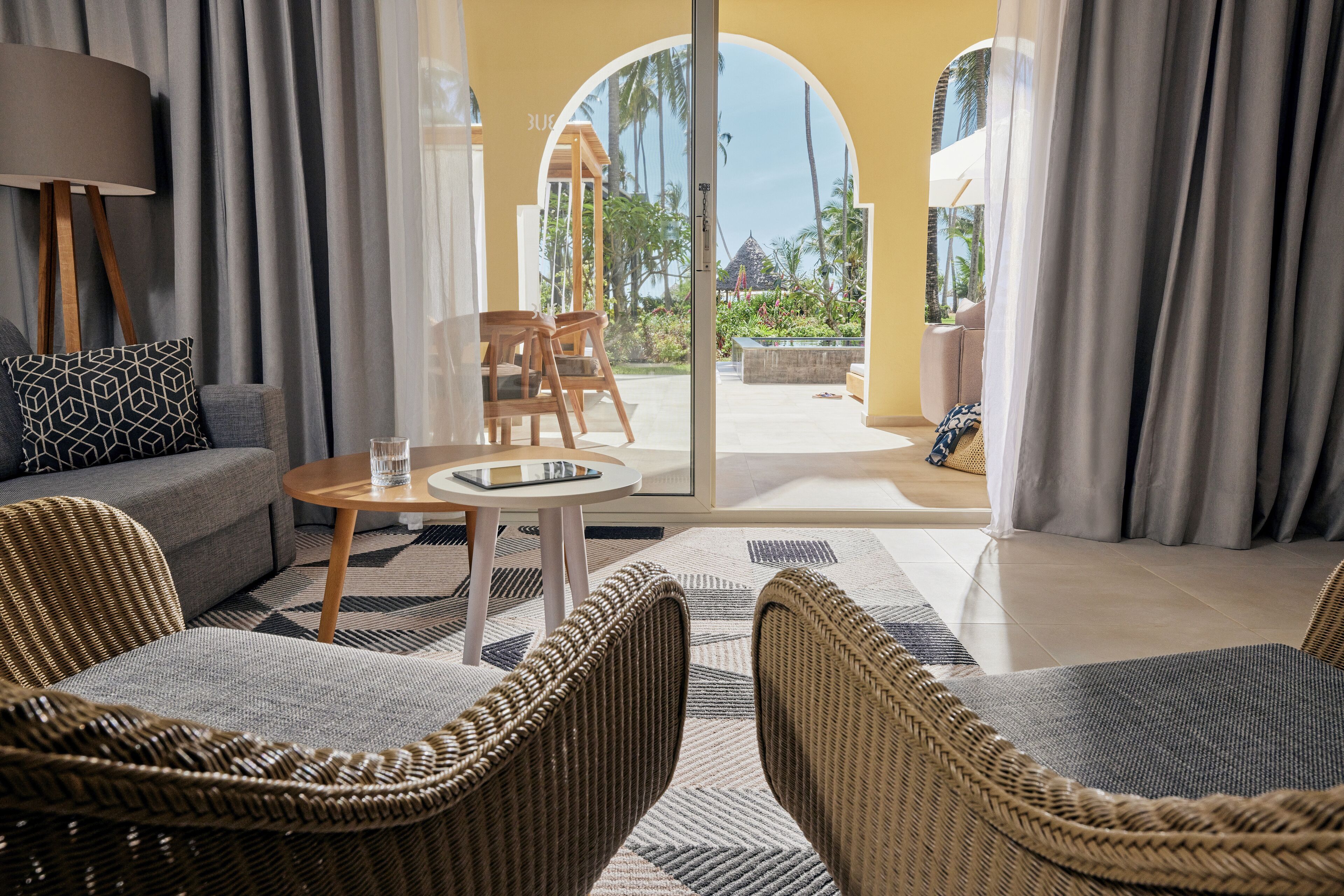 Villa with private pool | ห้องนั่งเล่น | ทีวี