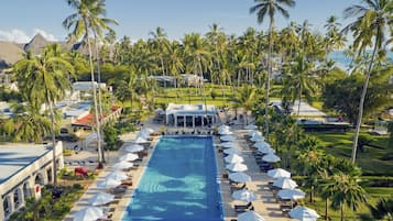 3 Außenpools, Liegestühle