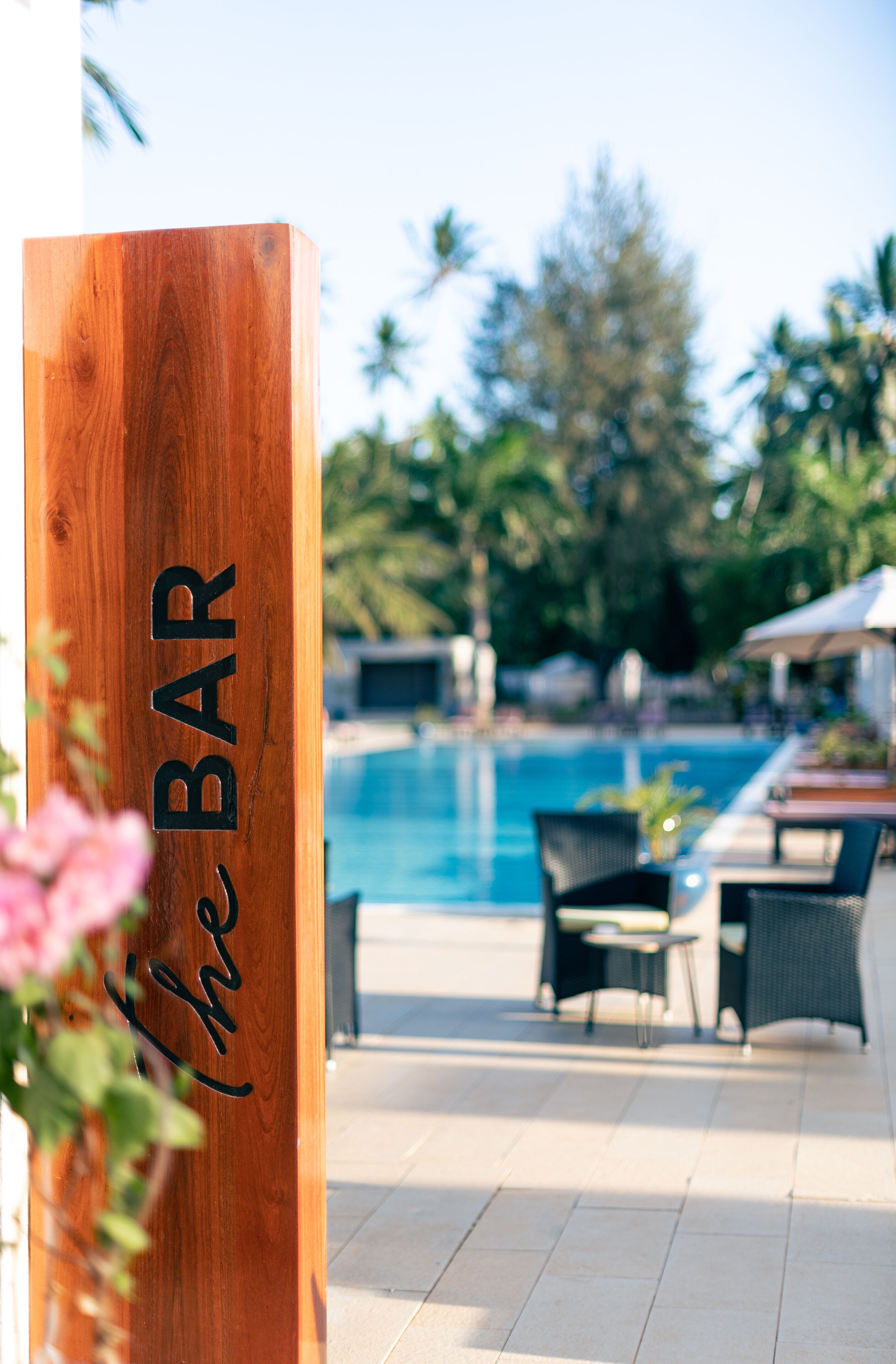 3 bars/lounges, 2 poolside bars, beach bar