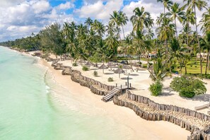 On the beach, white sand, sun-loungers, beach umbrellas - TUI BLUE Bahari Zanzibar (Kiwengwa)