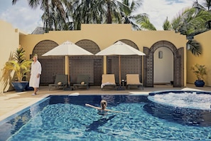 Bain à remous extérieur