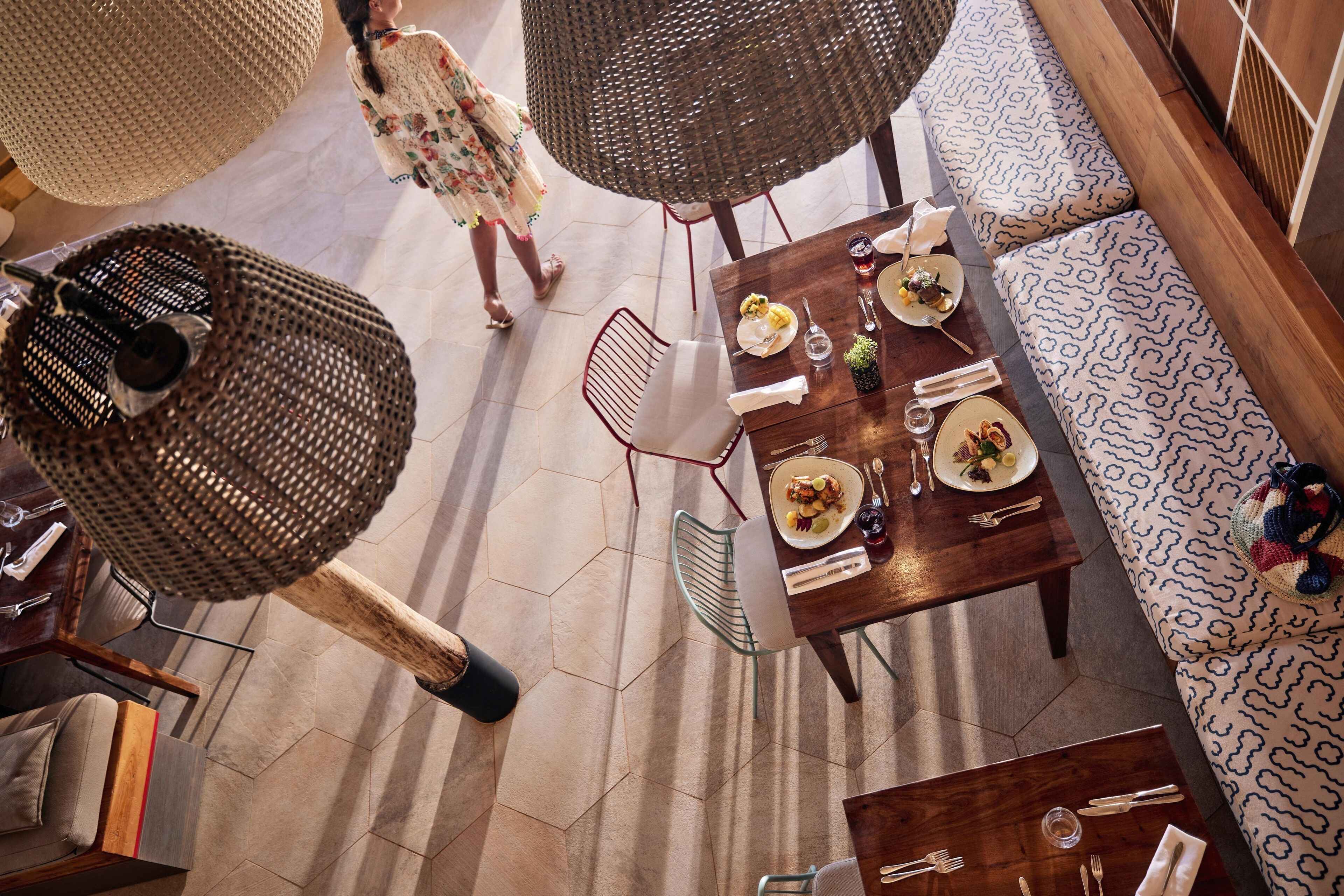 5 restaurants, breakfast, lunch served; local and international cuisine