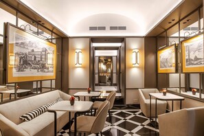 Coin salon dans le hall