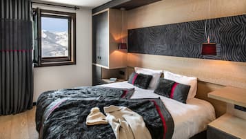 Premium bedding, in-room safe, individually furnished, blackout drapes