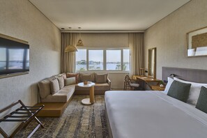 Deluxe Room | Minibar, in-room safe, desk, laptop workspace - ERTH Abu Dhabi Hotel (Abu Dhabi)