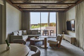 Villa clásica | Minibar, caja de seguridad en la habitación y escritorio 