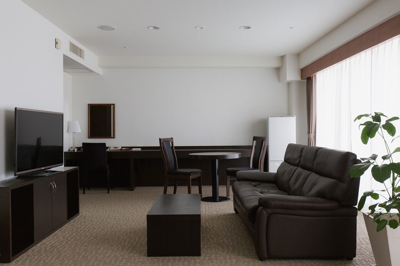 junior suite (city view) non smoking | 1 bedroom, premium bedding, down duvets, in-room safe