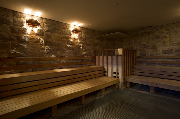 Couples treatment rooms, sauna, hot tub, steam room, body treatments