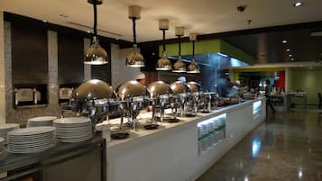 Free daily buffet breakfast