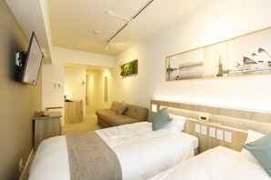 Desk, blackout curtains, iron/ironing board, free WiFi - President Hotel Hakata (Fukuoka)