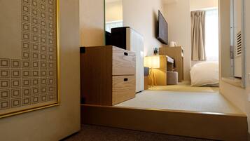 Desk, blackout drapes, iron/ironing board, free WiFi