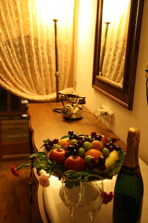 A table with a fruit bowl, wine glasses, and a bottle. - Kerme Ottoman Konak - Boutique Class (Ula)
