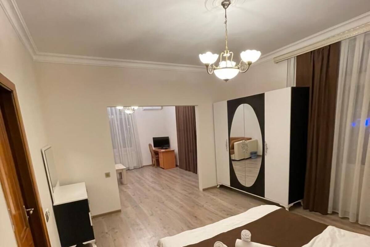 Suite | 1 bedroom, pillowtop beds, minibar, desk