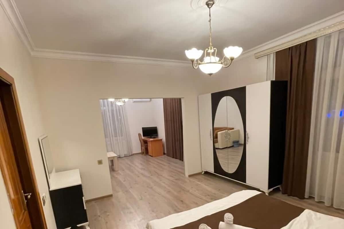 Suite | 1 dormitorio, colchones con acolchado adicional, minibar y escritorio