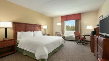 Cofres nos quartos, escrivaninha, cortinas blackout