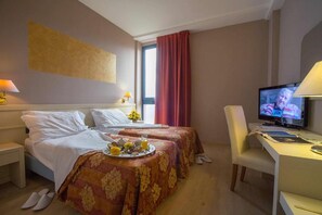 Triple Room | In-room safe, desk, blackout drapes, soundproofing - Euro Hotel (Cascina)