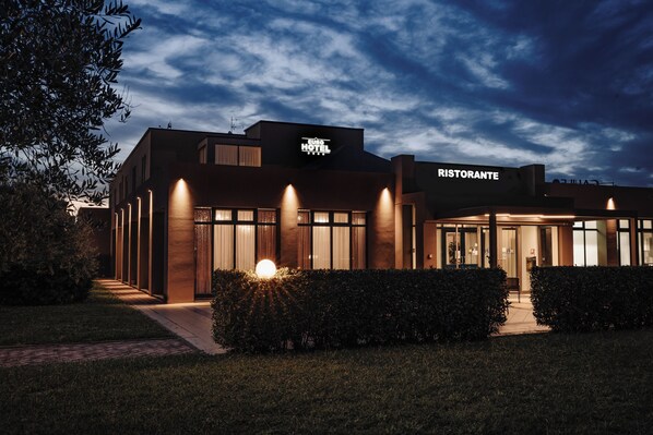 숙박 시설 정면