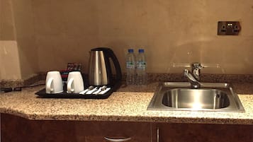 Coffee/tea maker, electric kettle