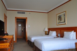 In-room safe, blackout drapes, soundproofing, iron/ironing board - Corniche Hotel Sharjah (Sharjah)
