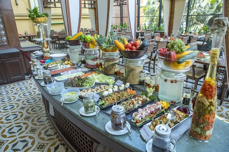Daily buffet breakfast (INR 659 per person)