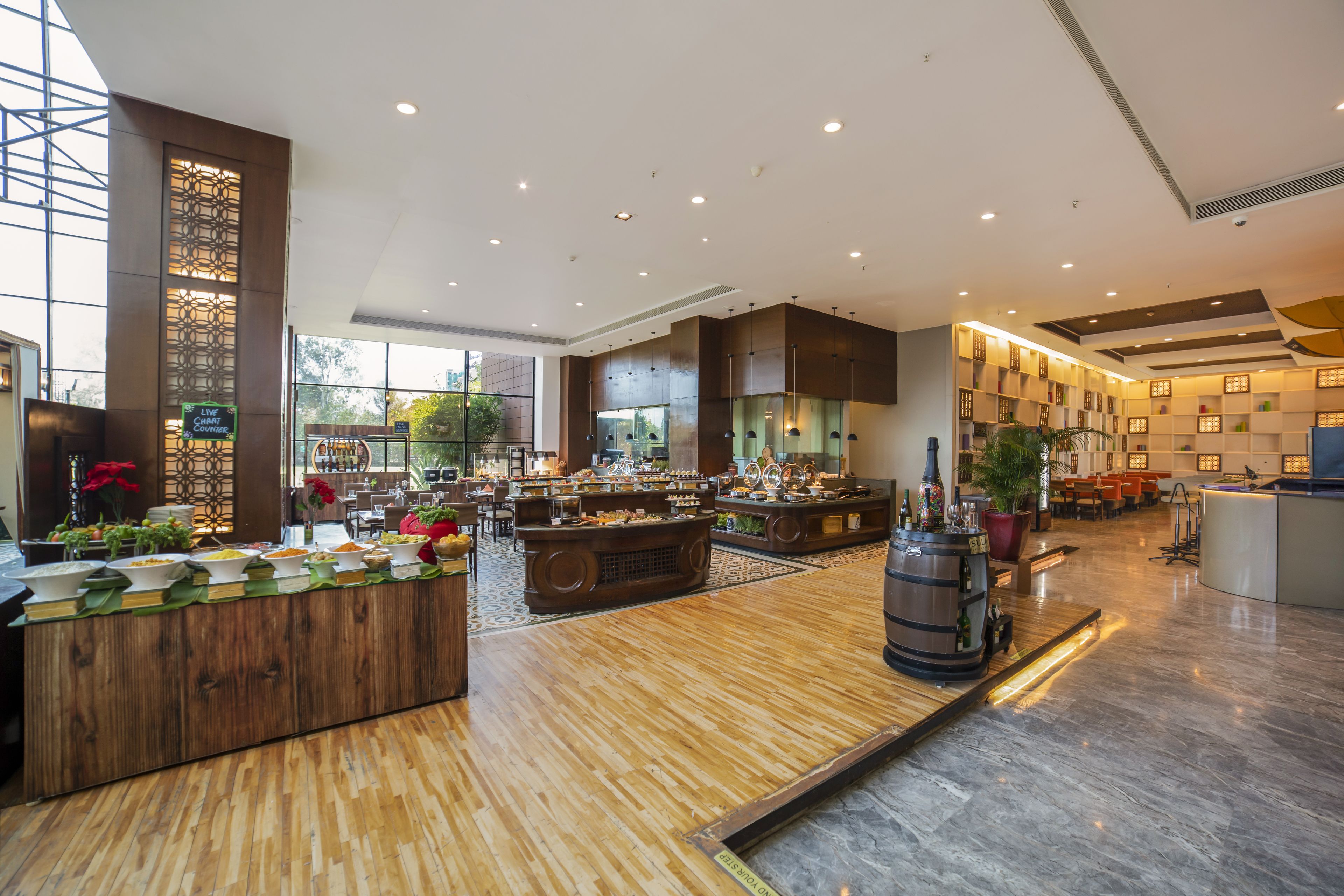 Se ofrece un desayuno bufé (659 INR por persona)