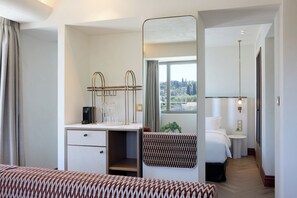 Ropa de cama hipoalergénica, colchones Select Comfort y minibar 