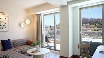 Iris Suite Acropolis View | Literie hypoallergénique, matelas Select Comfort, minibar