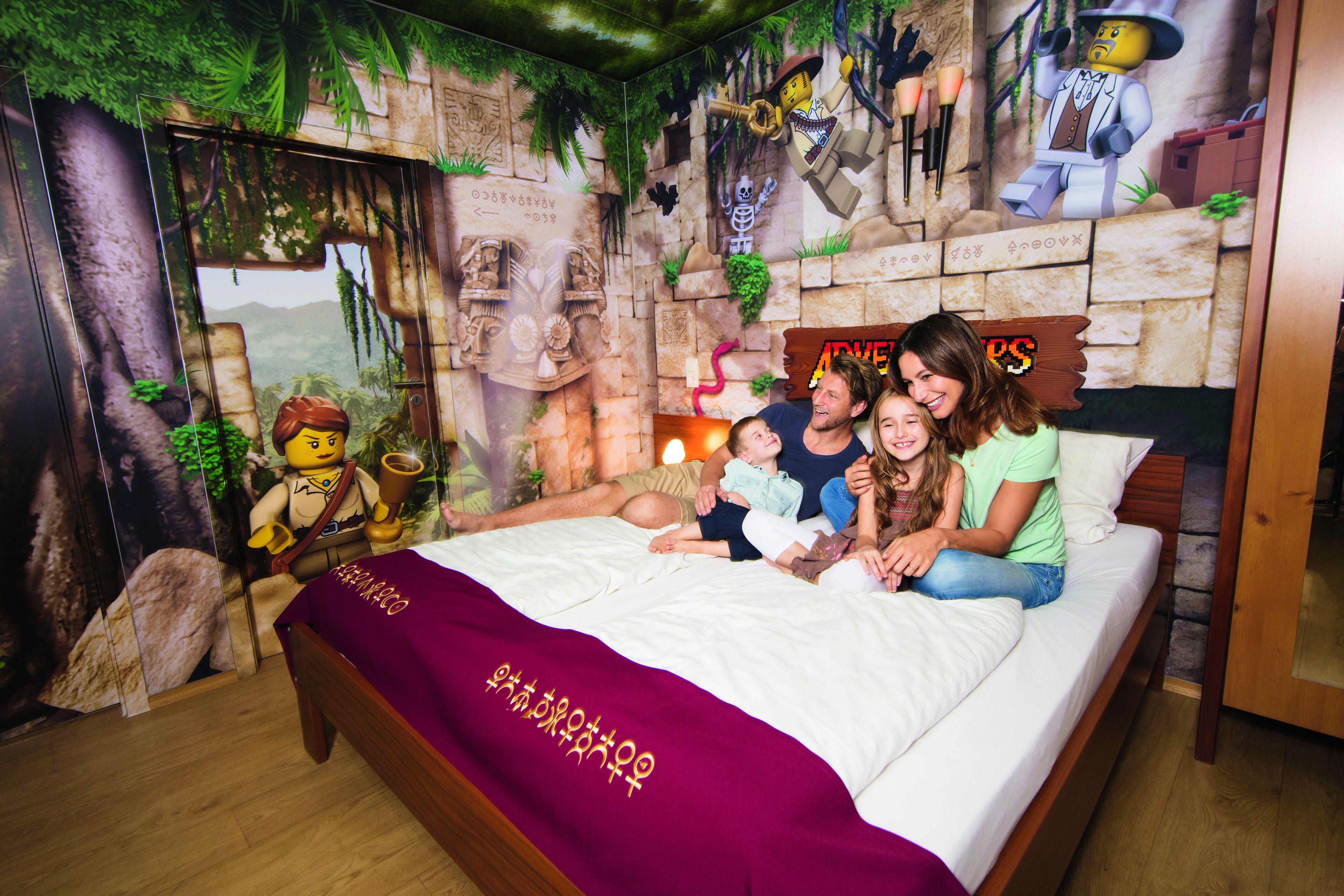 theme room up to 4 people | hypo-allergenic bedding, individually decorated, individually furnished