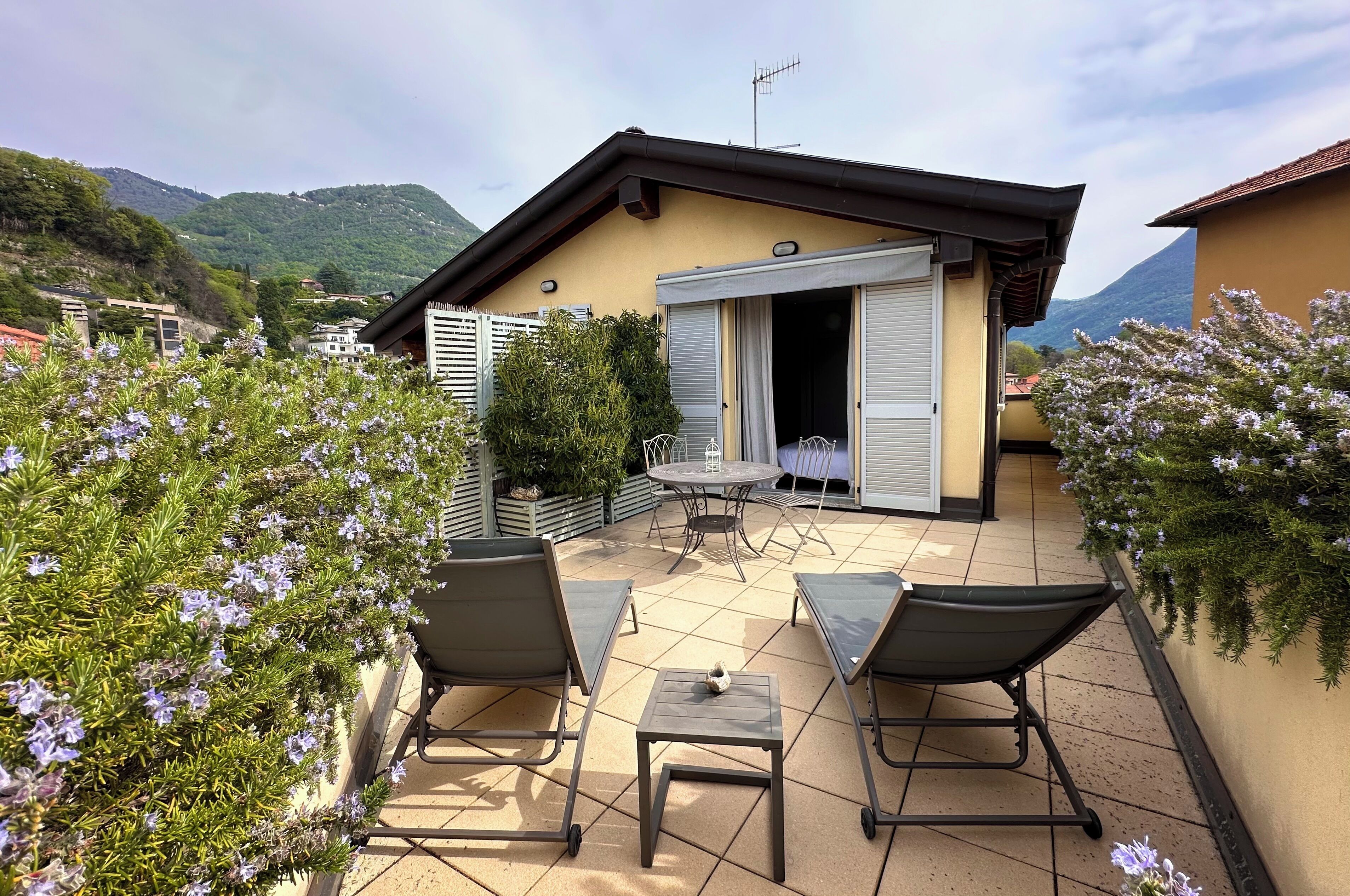 Camera con Terrazza | In-room safe, individually decorated, individually furnished, desk