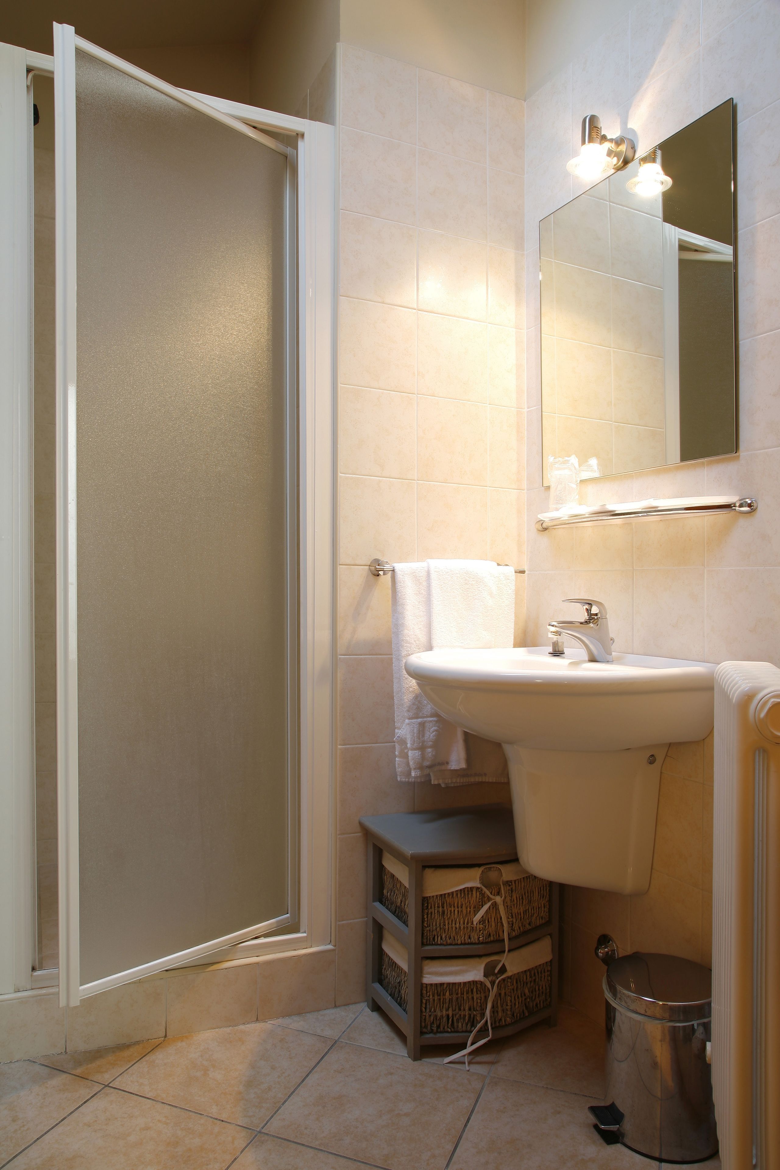 shower, rainfall showerhead, free toiletries, hair dryer