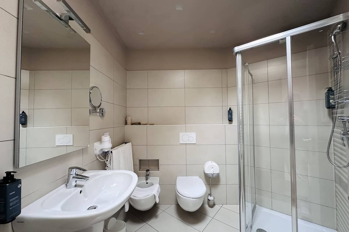 quadruple room | bathroom | shower, rainfall showerhead, free toiletries, hair dryer