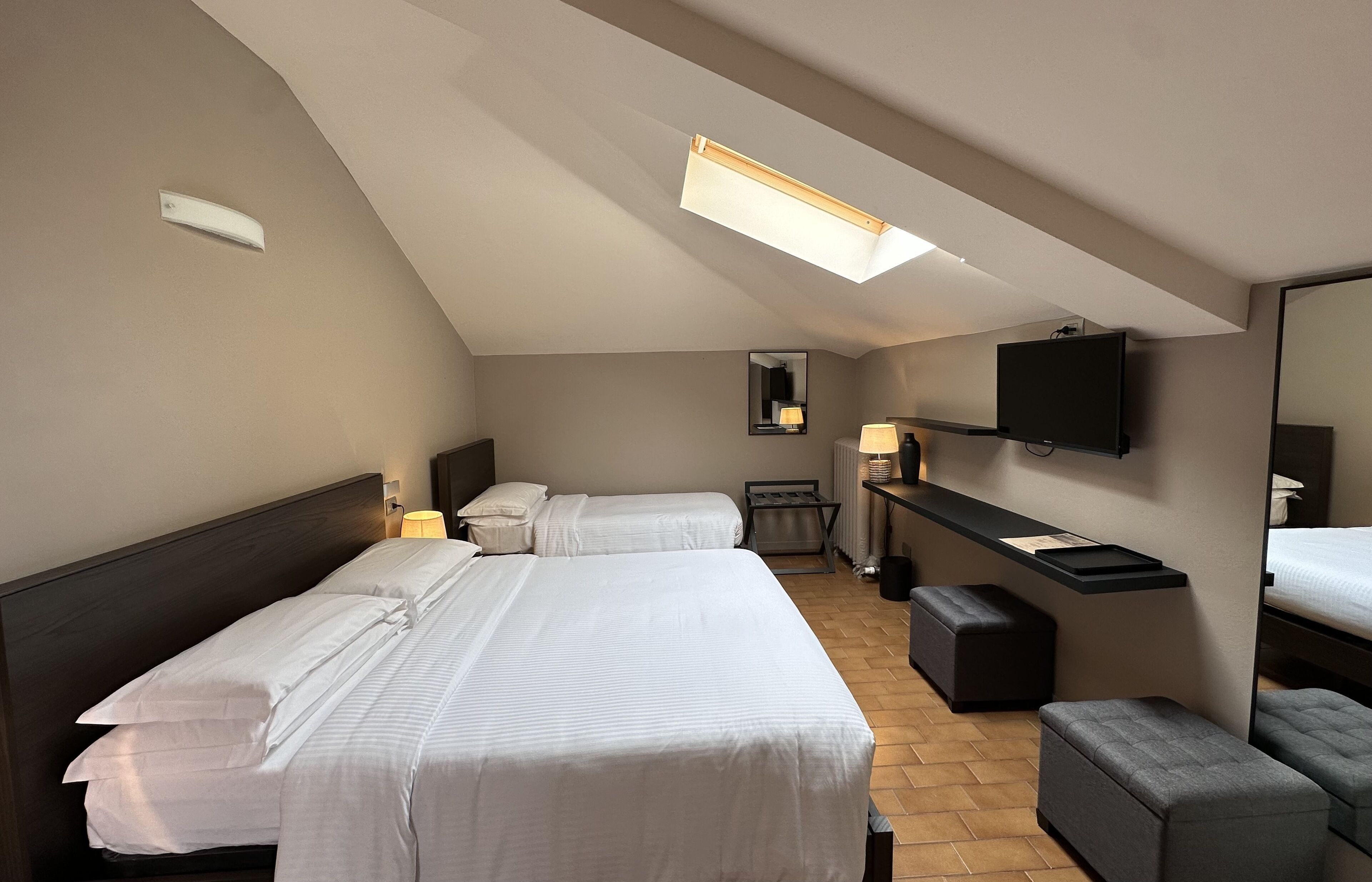 quadruple room | 1 bedroom, desk, iron/ironing board, free wifi