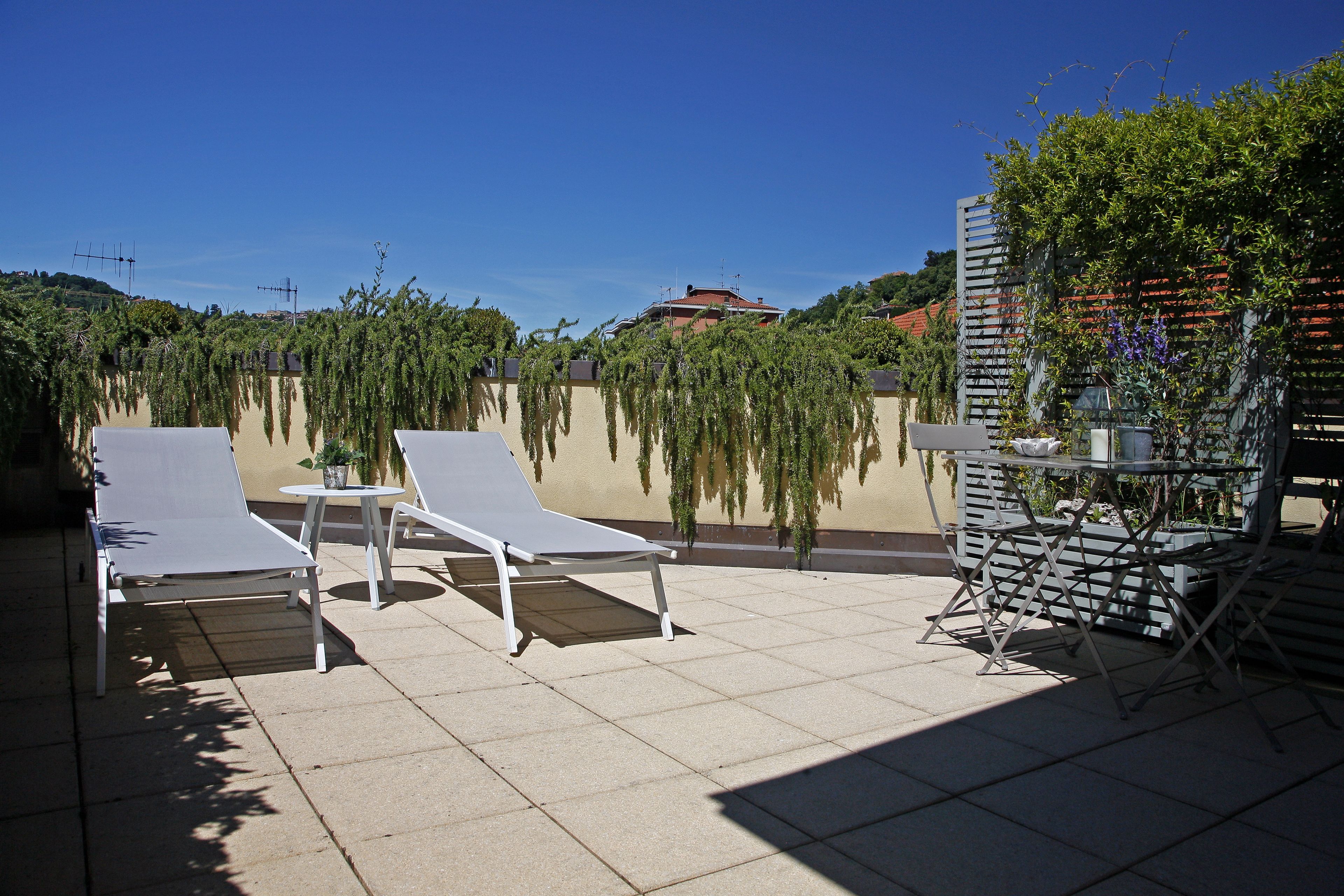panoramic room | terrace/patio