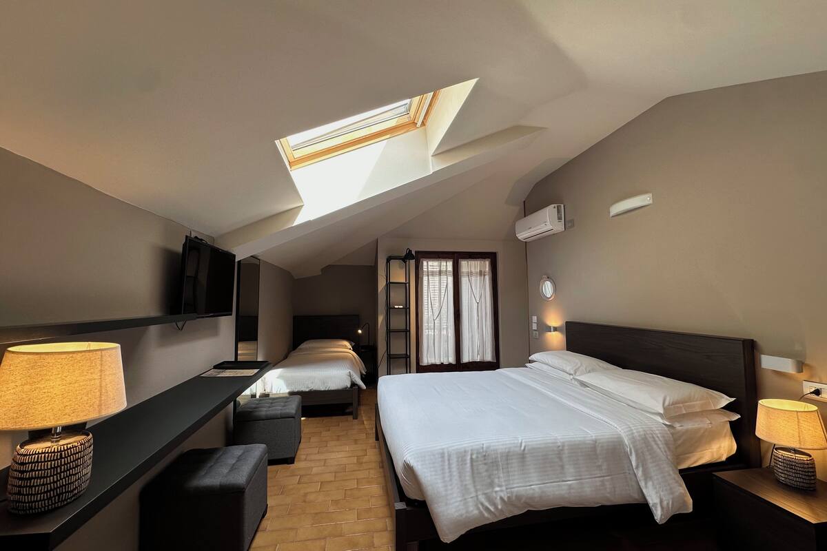 quadruple room | 1 bedroom, desk, iron/ironing board, free wifi