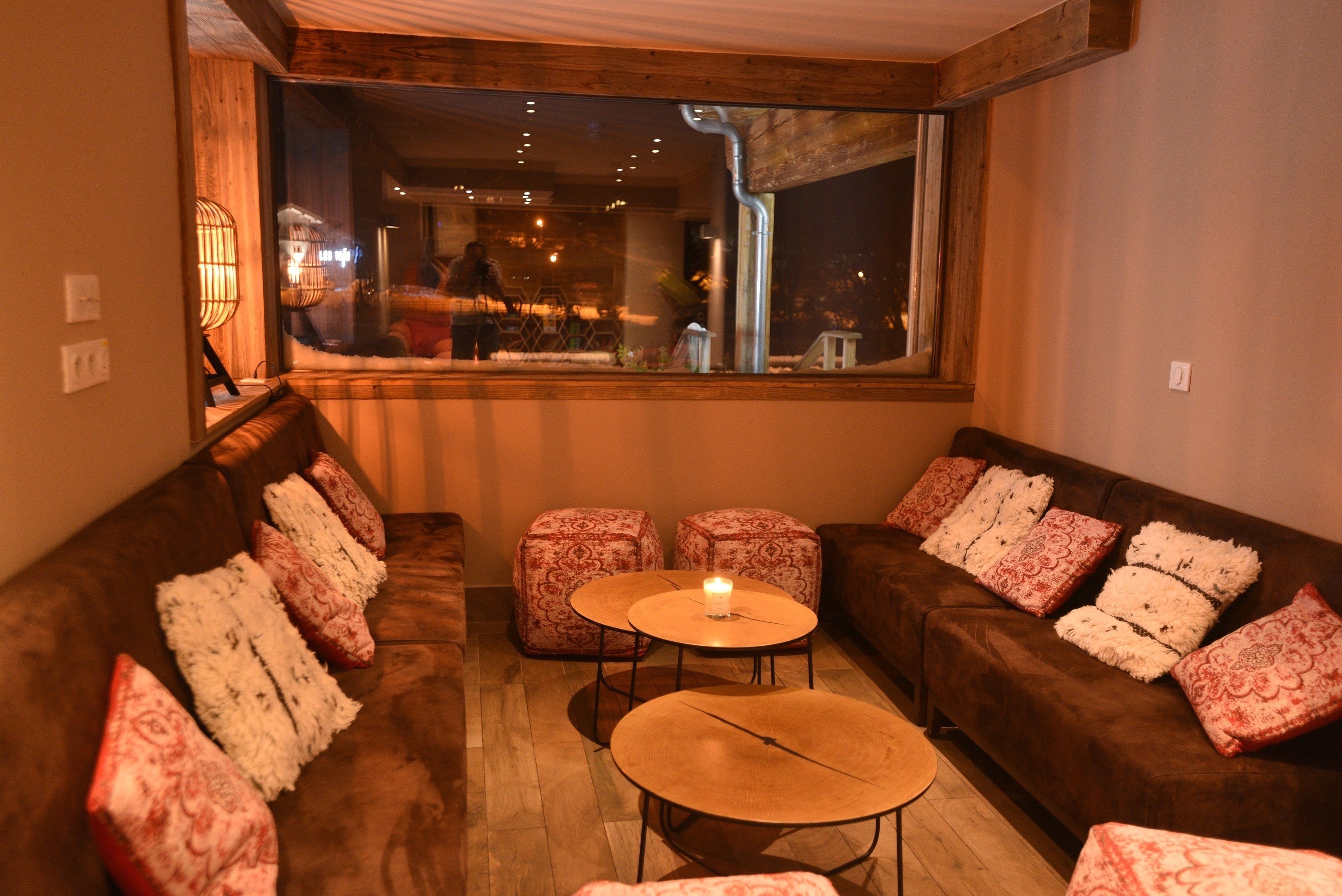 Bar lounge
