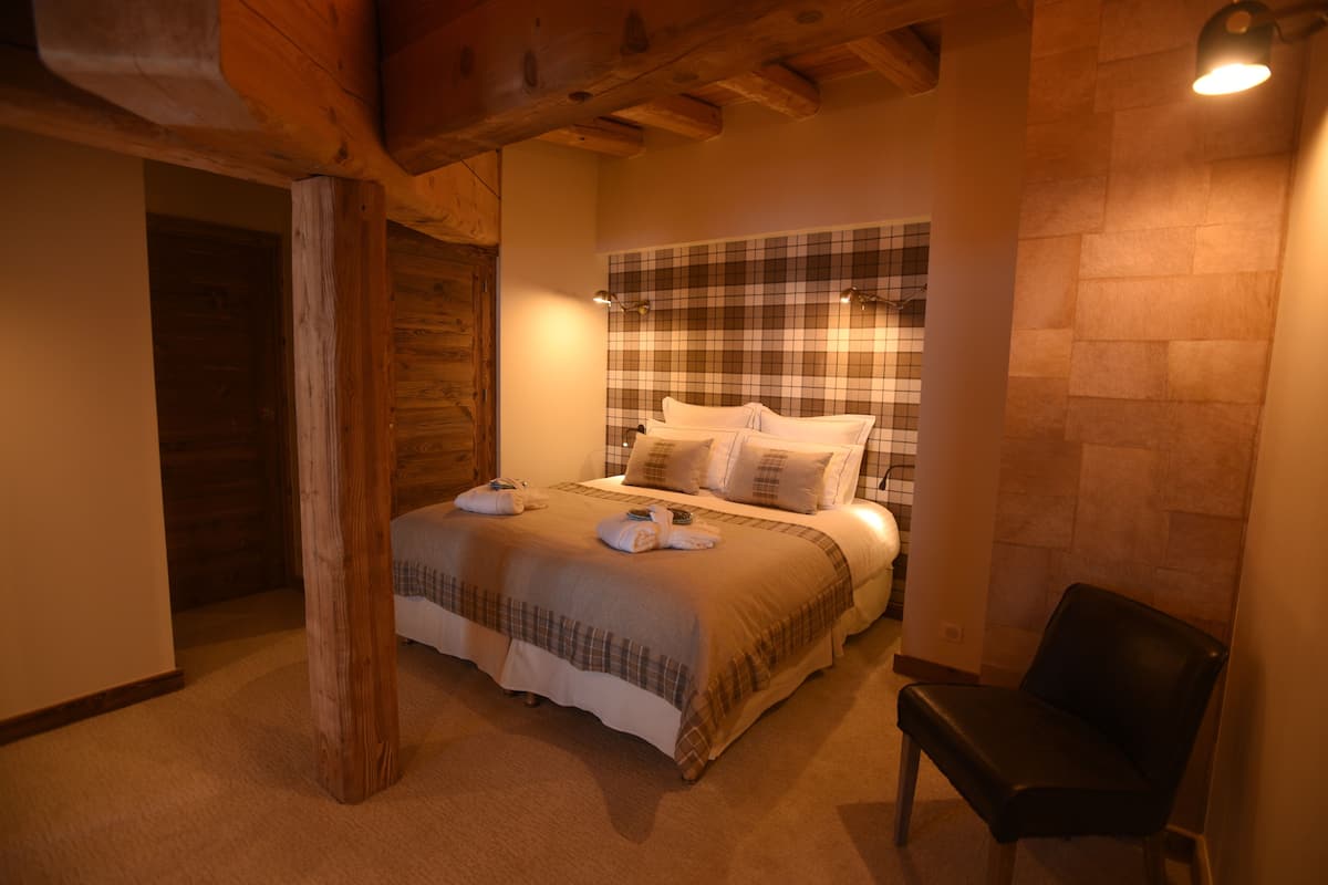 Deluxe suite (Eva) | Luxe beddengoed, een minibar, een kluis op de kamer, een bureau